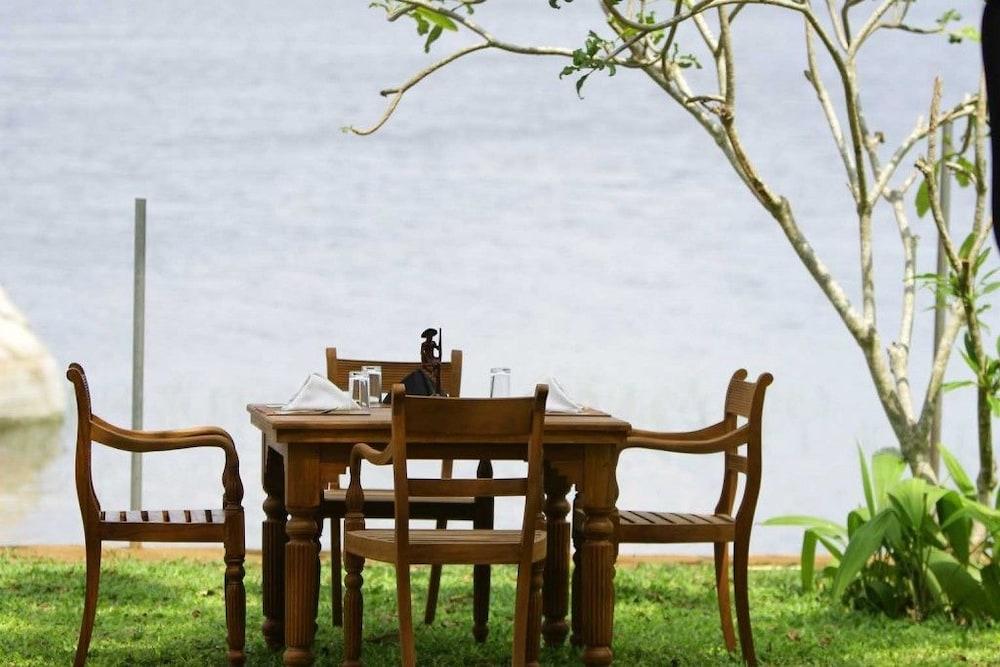 Yala Oga Reach Hotel Тиссамахарама Экстерьер фото