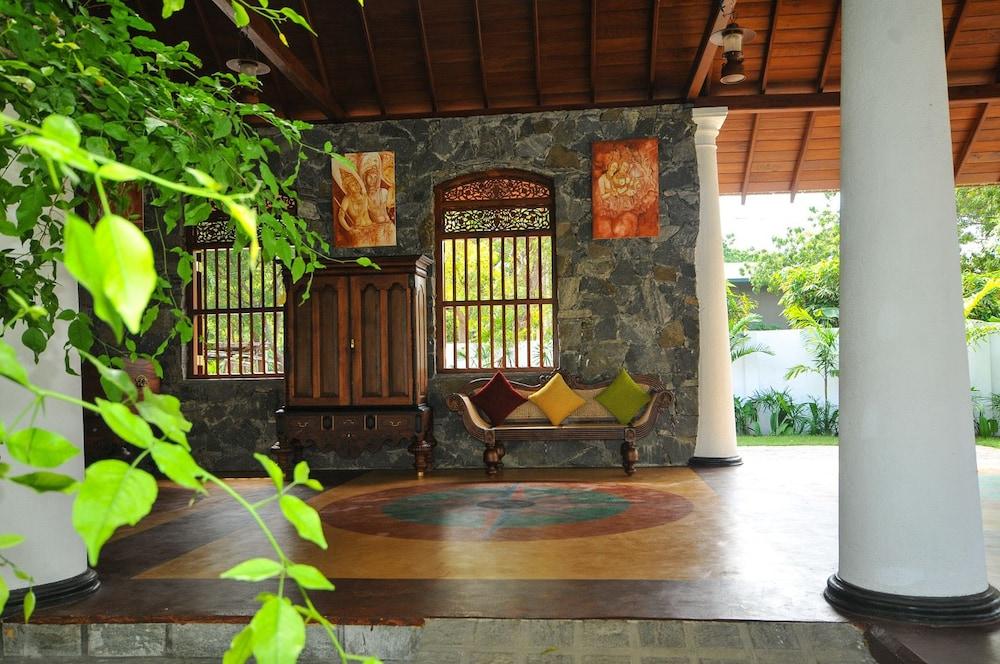 Yala Oga Reach Hotel Тиссамахарама Экстерьер фото