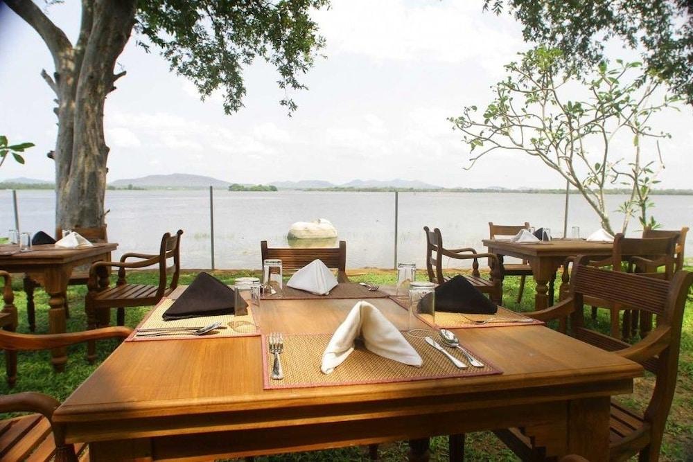 Yala Oga Reach Hotel Тиссамахарама Экстерьер фото