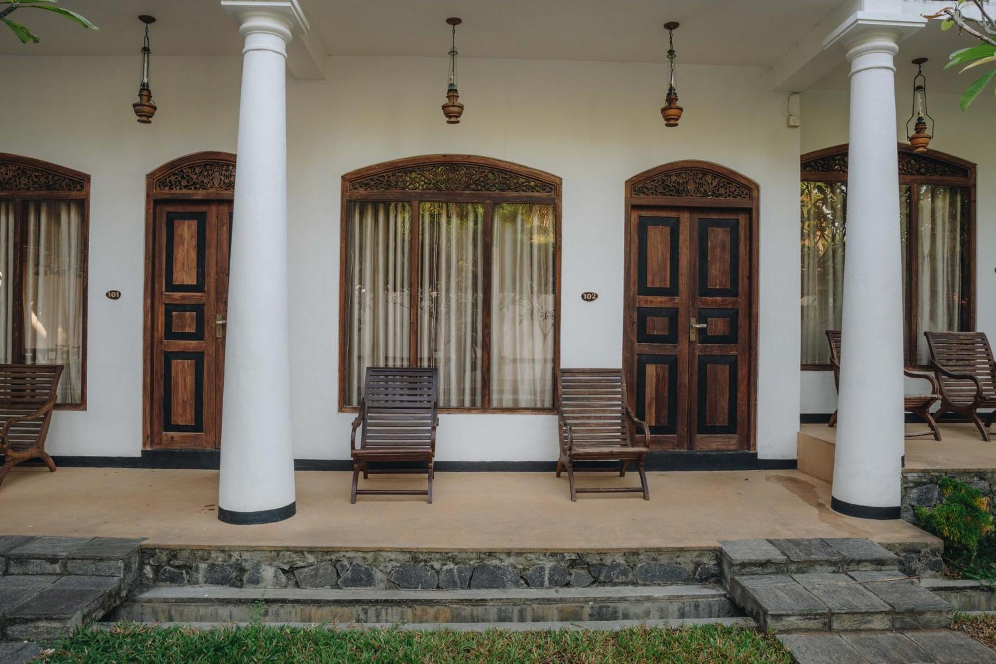 Yala Oga Reach Hotel Тиссамахарама Экстерьер фото