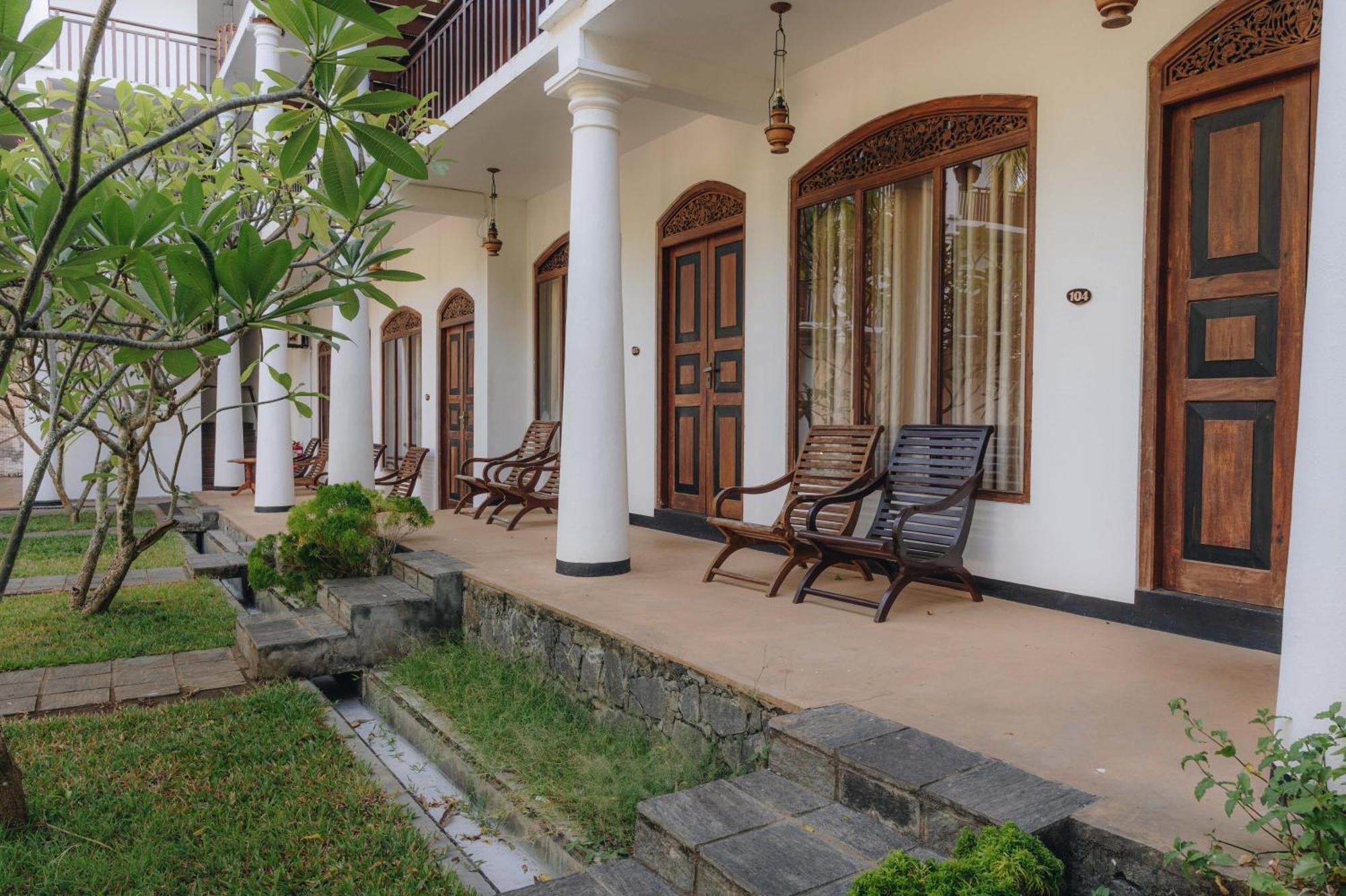 Yala Oga Reach Hotel Тиссамахарама Экстерьер фото