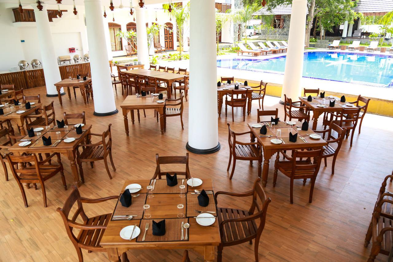 Yala Oga Reach Hotel Тиссамахарама Экстерьер фото