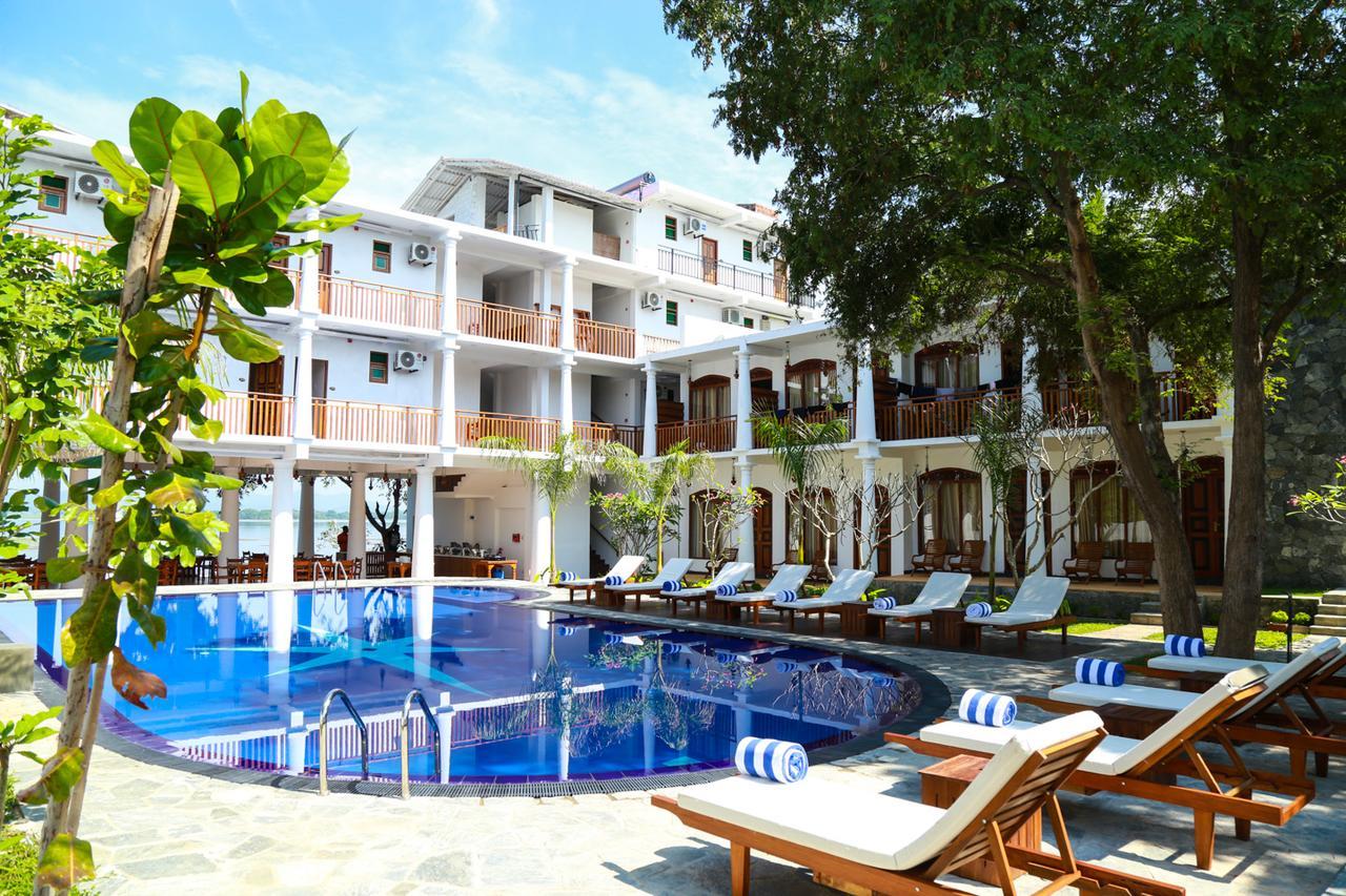 Yala Oga Reach Hotel Тиссамахарама Экстерьер фото