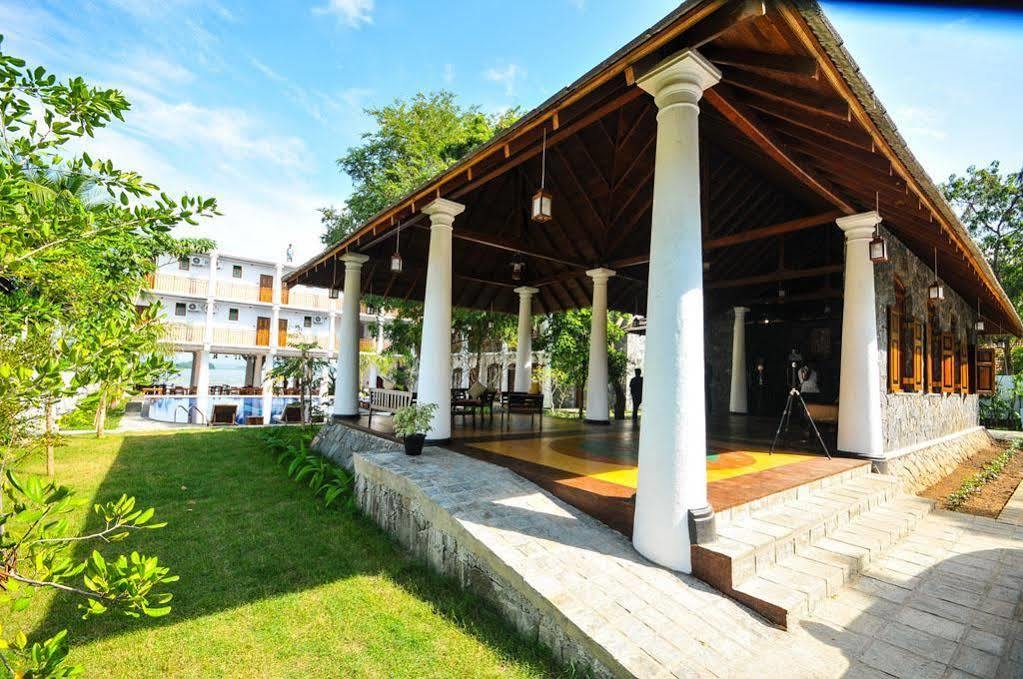 Yala Oga Reach Hotel Тиссамахарама Экстерьер фото