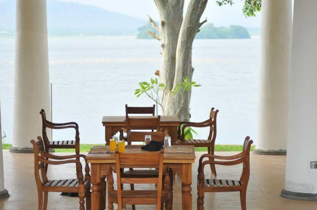 Yala Oga Reach Hotel Тиссамахарама Экстерьер фото